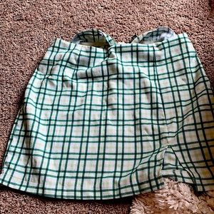 Green preppy skirt perfect for spring!!